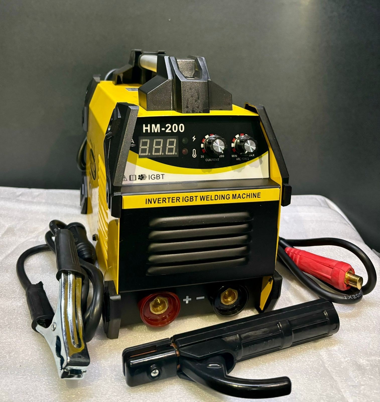 200 Amp Portable Arc Welding Machine J K Weld 200 Amps with Carry Case Red
